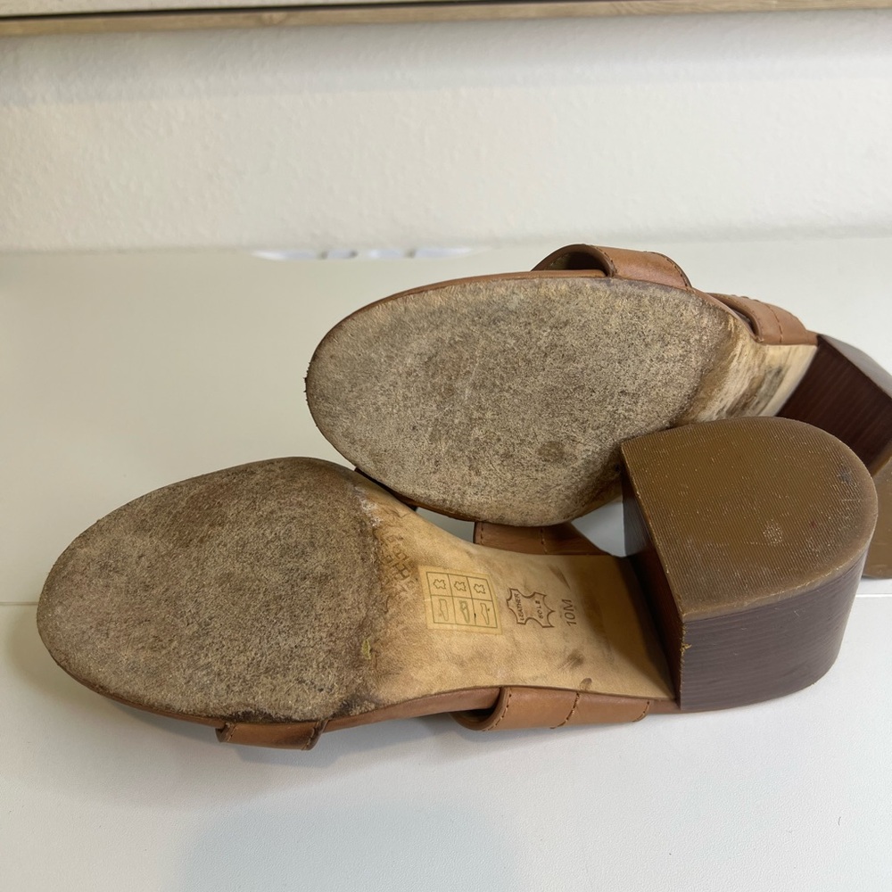 Tory Burch Brown Leather Heels with Gold Details - Picture 5 of 7